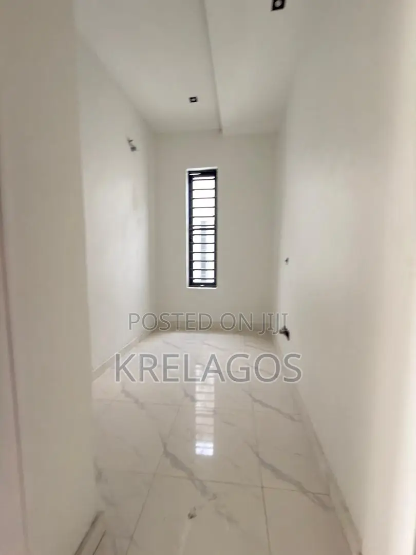 4bdrm Duplex in Ikota for sale