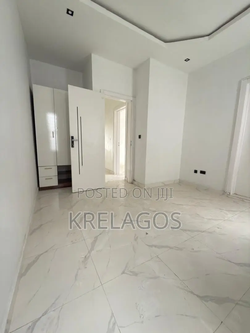 4bdrm Duplex in Ikota for sale