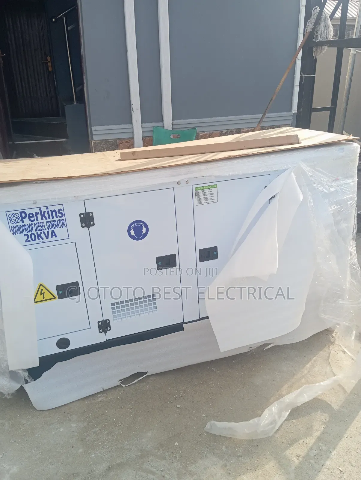 New Diesel 20kva Perkins Generator Soundproof 2 Years Warranty