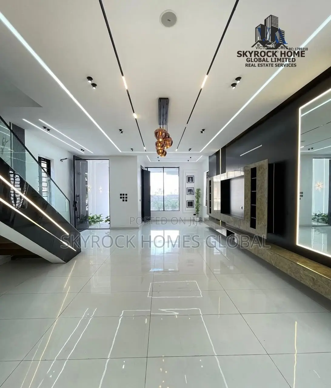 5bdrm Duplex in Ikota for sale