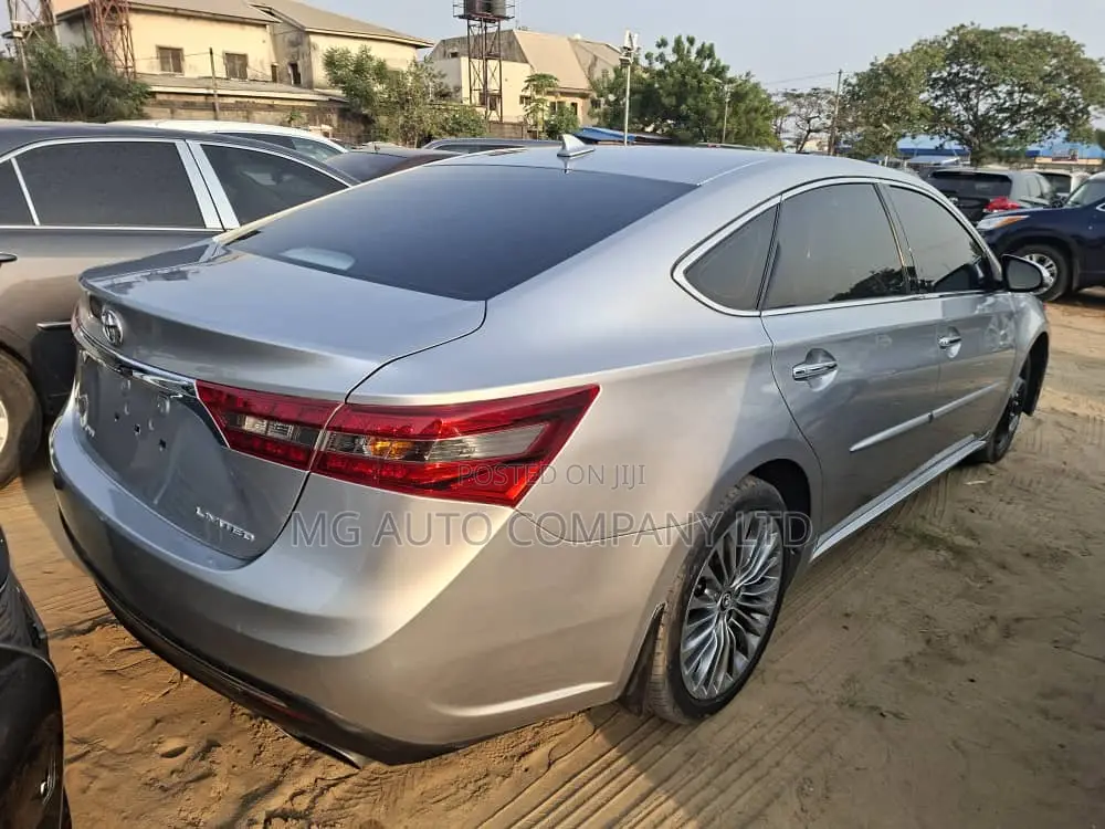 Toyota Avalon Limited FWD Sedan (3.6L 6cyl 6A) 2016 Silver
