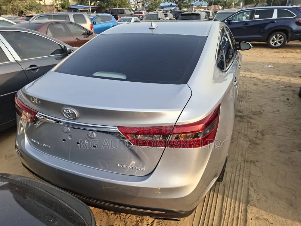 Toyota Avalon Limited FWD Sedan (3.6L 6cyl 6A) 2016 Silver