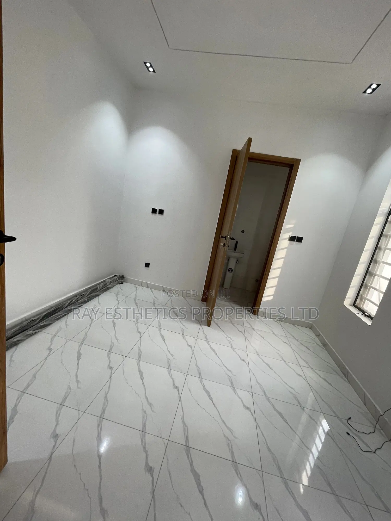 5bdrm Duplex in Harris Drive, VGC / Ajah for sale