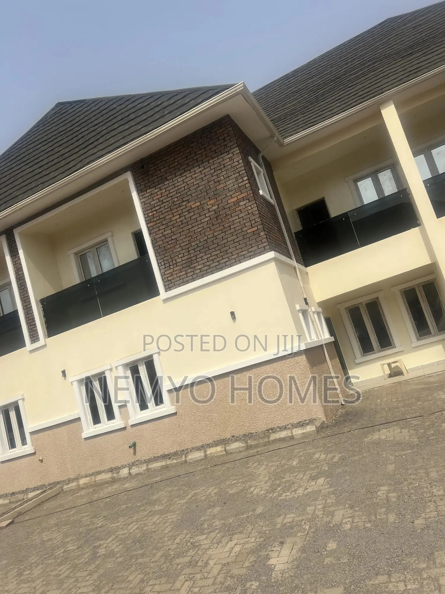 4bdrm Duplex in Kaura for sale