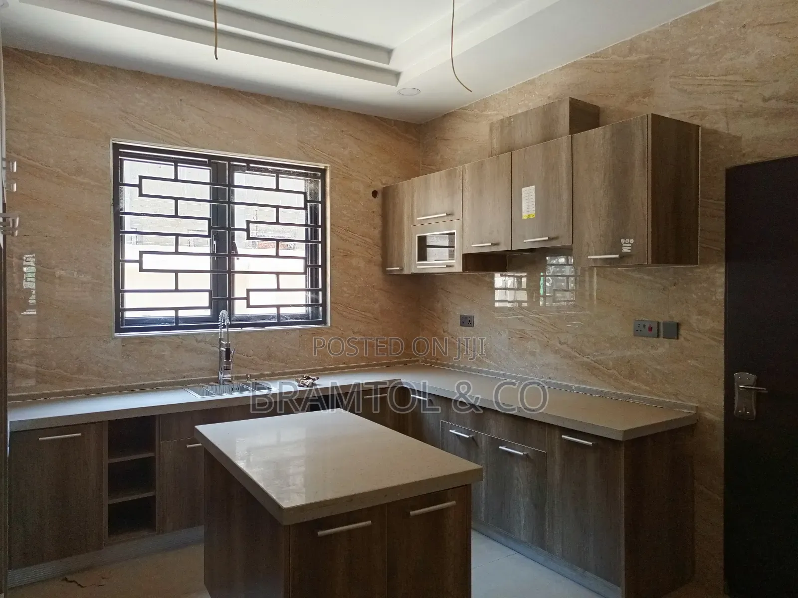 4bdrm Duplex in Guzape District for sale