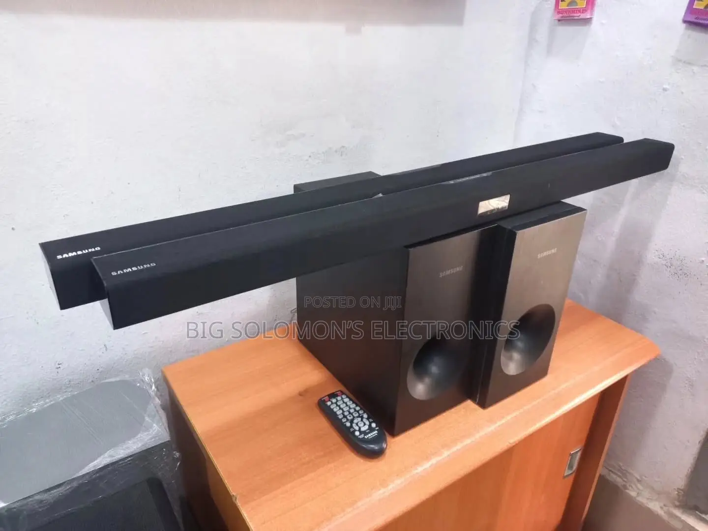 Samsung Soundbar Hw-J355 With Its Wired Woofer