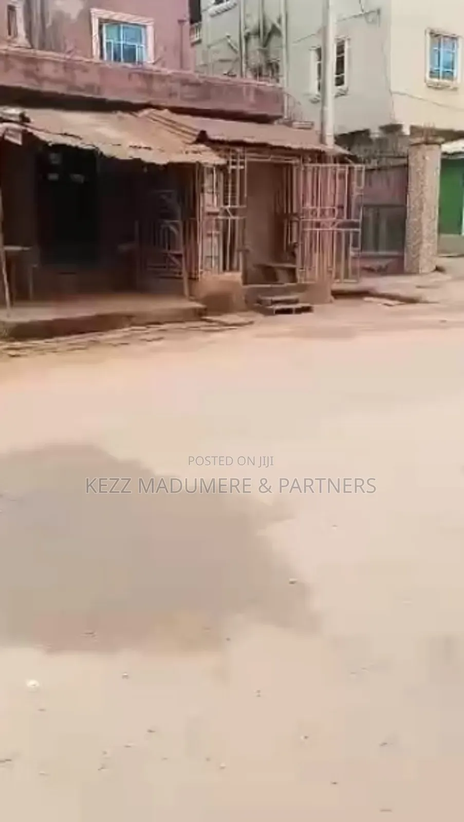 8bdrm Block of Flats in Agbani Road , Enugu, for sale