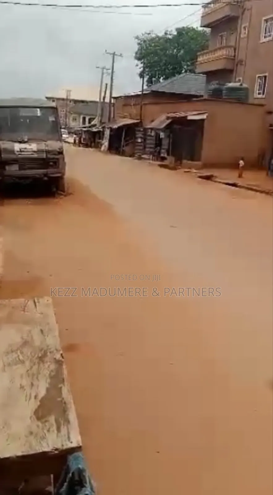 8bdrm Block of Flats in Agbani Road , Enugu, for sale