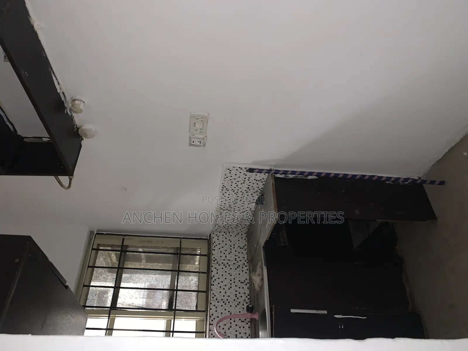 1bdrm Apartment in In A Mini Estate, Lekki for rent