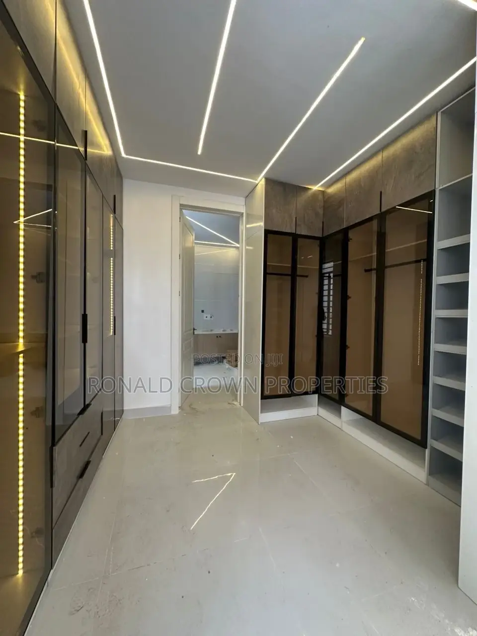 5bdrm Duplex in Lekki Phase 1 for sale