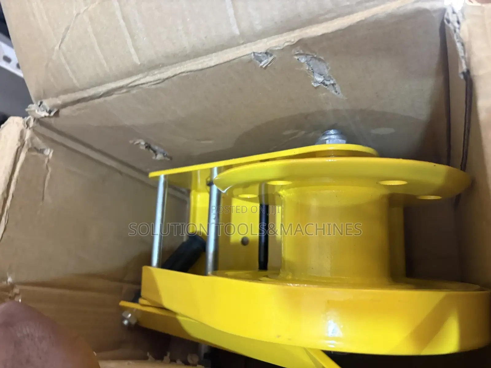 Heavy Duty 2600 LBS Hand Winch