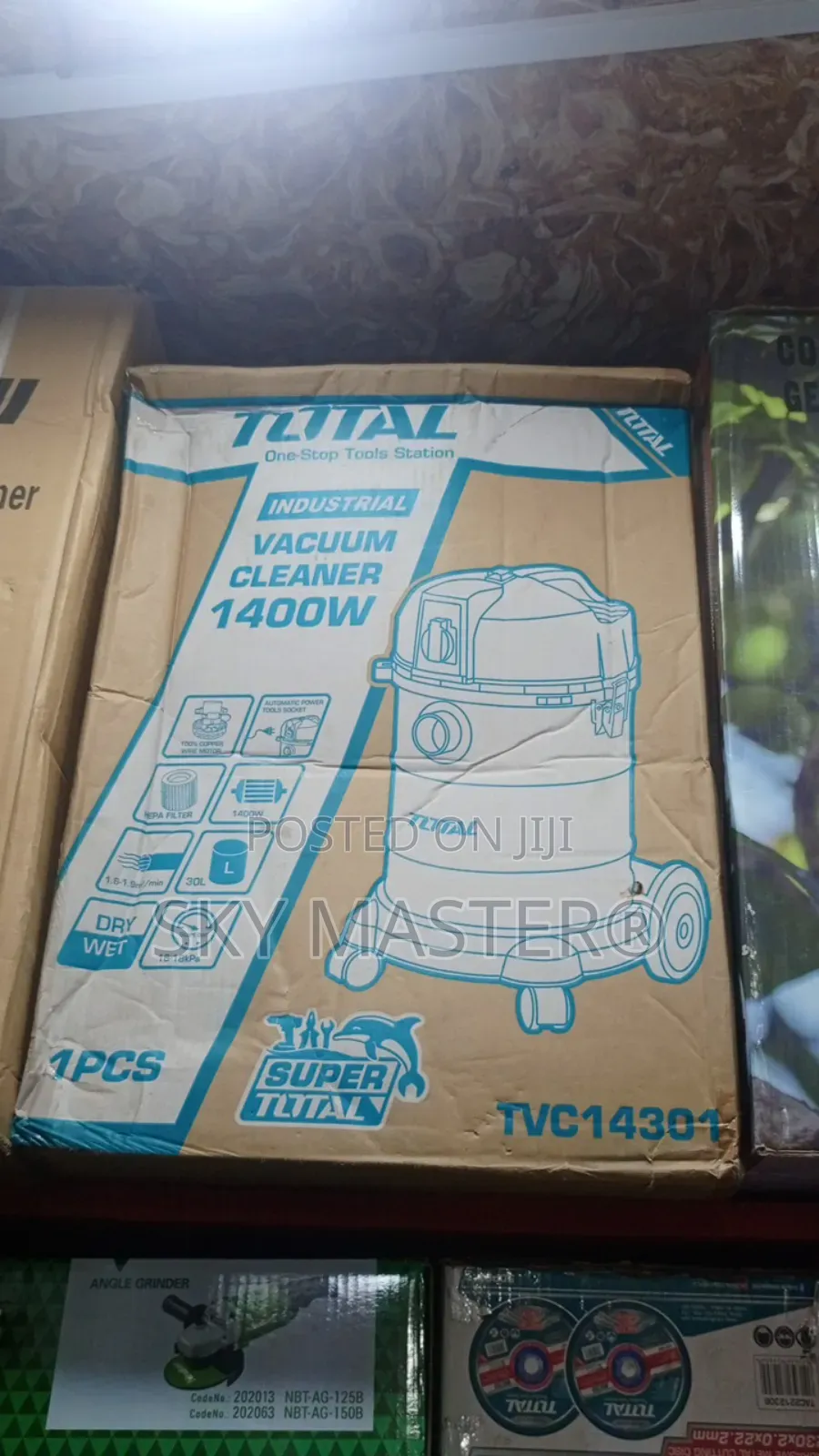 1400w Total Vacuum Cleaner 30ltrs