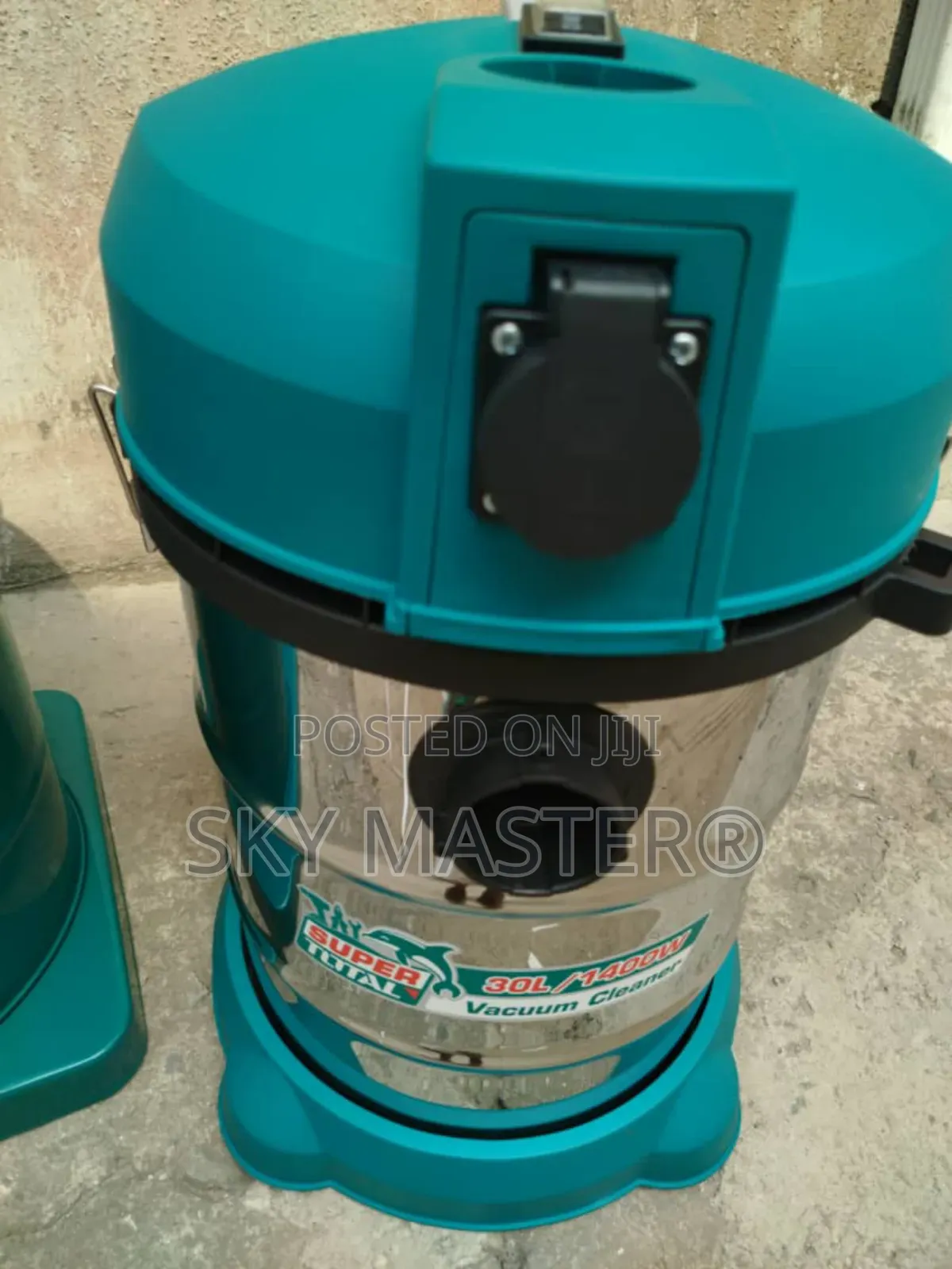 1400w Total Vacuum Cleaner 30ltrs