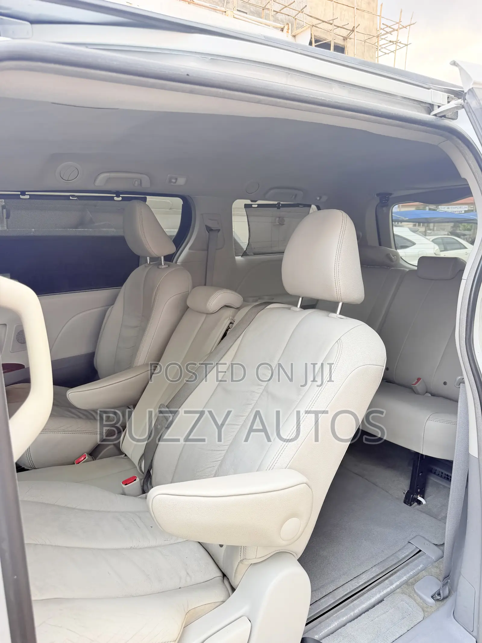 Toyota Sienna XLE 7 Passenger 2012 White