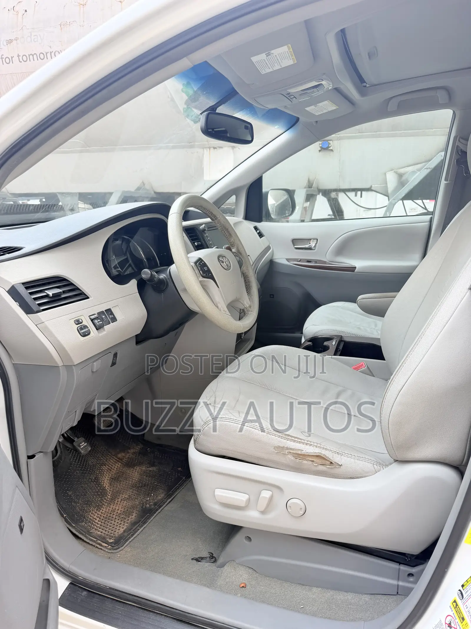 Toyota Sienna XLE 7 Passenger 2012 White
