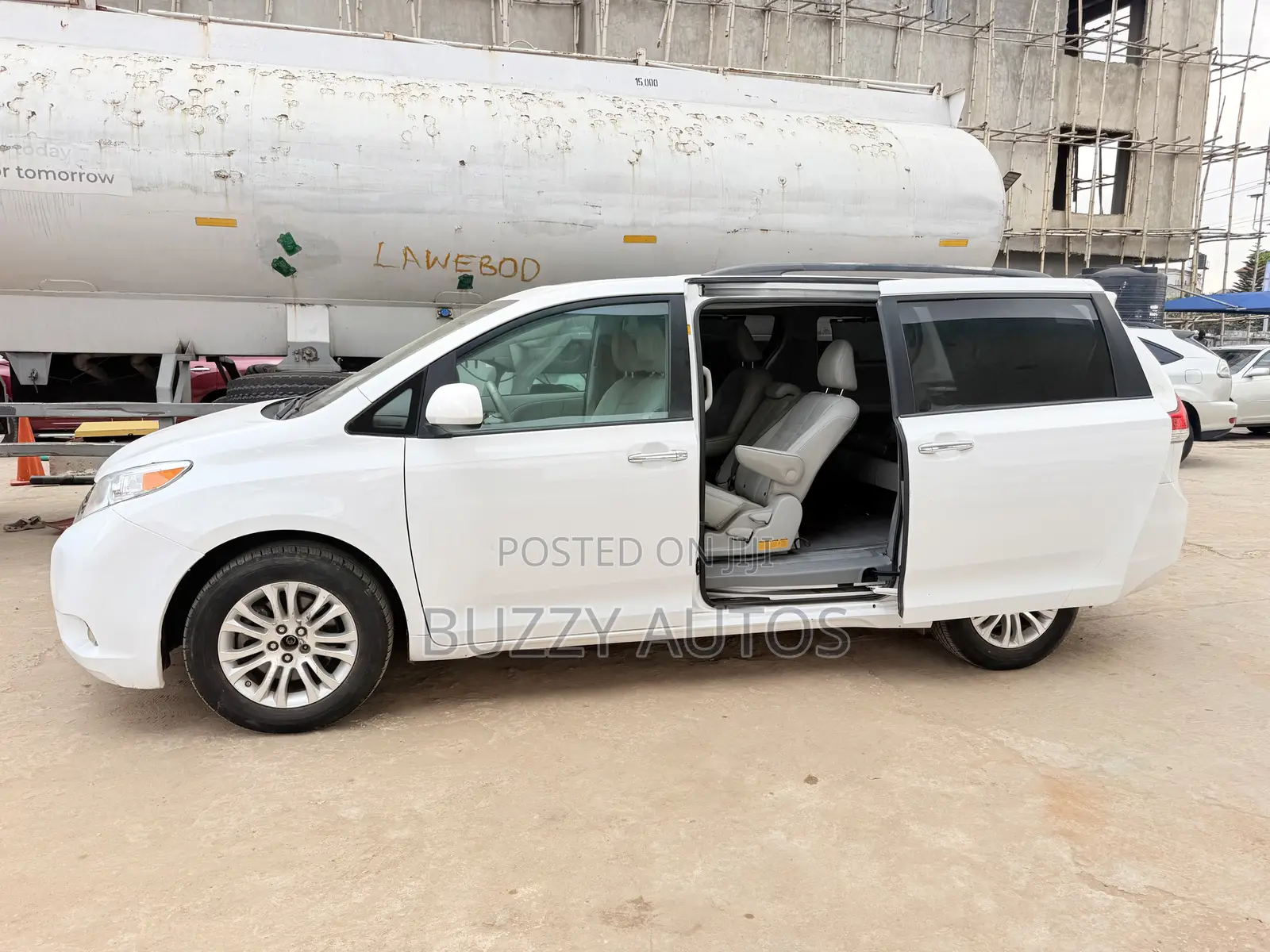 Toyota Sienna XLE 7 Passenger 2012 White