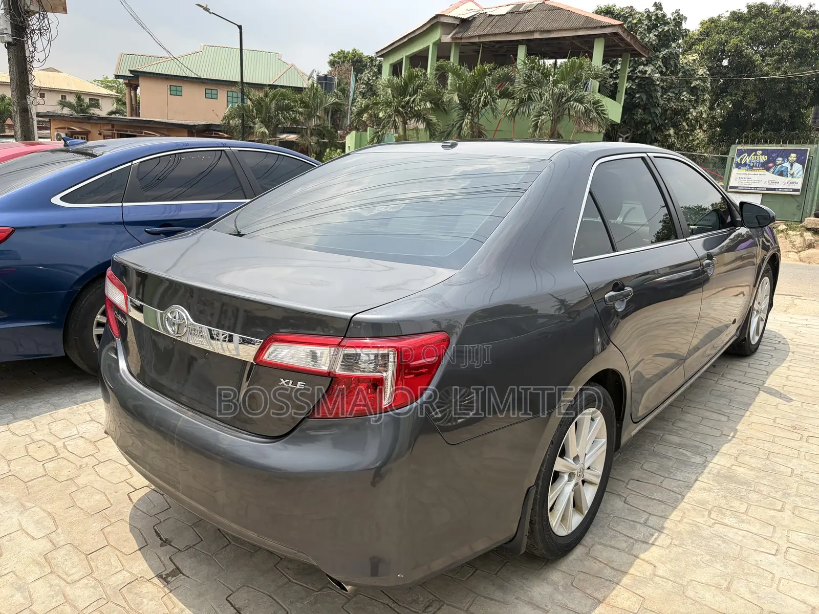 Toyota Camry XLE V6 4dr Sedan (3.5L 6cyl 6A) 2012 Gray