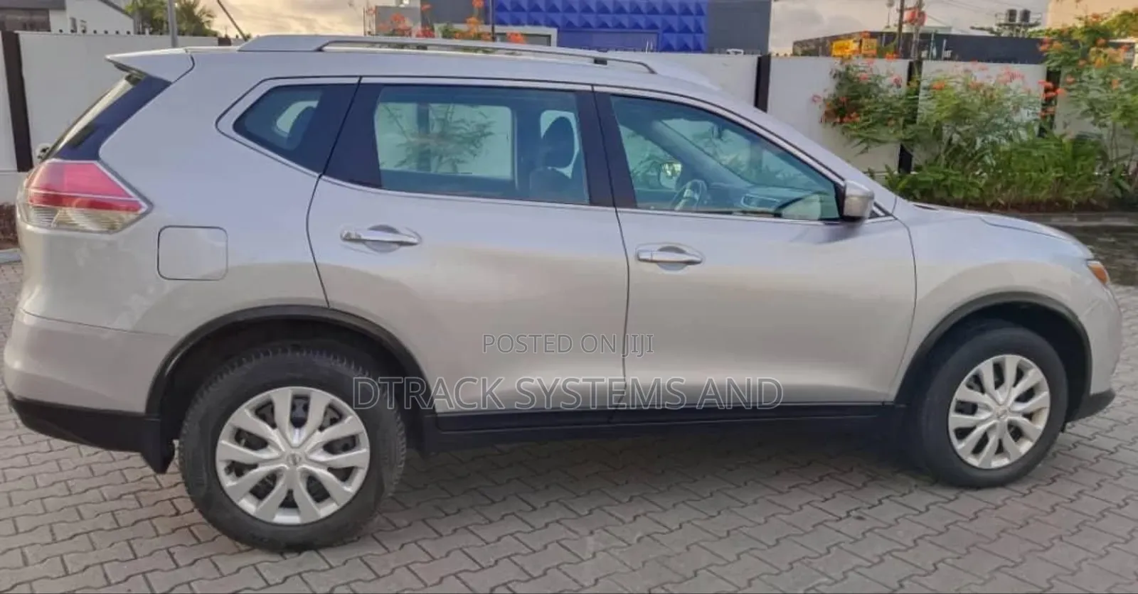Nissan Rogue SV 4dr SUV AWD (2.5L 4cyl CVT) 2015 Silver