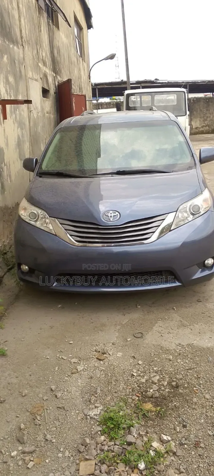 Toyota Sienna XLE 7-Passenger 4dr Minivan AWD (3.5L 6cyl 6A) 2014 Gray