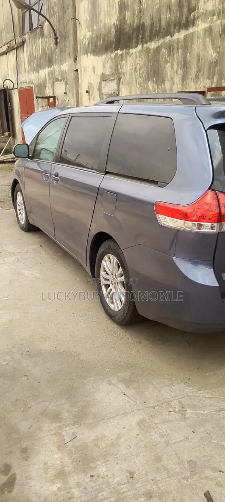 Toyota Sienna XLE 7-Passenger 4dr Minivan AWD (3.5L 6cyl 6A) 2014 Gray
