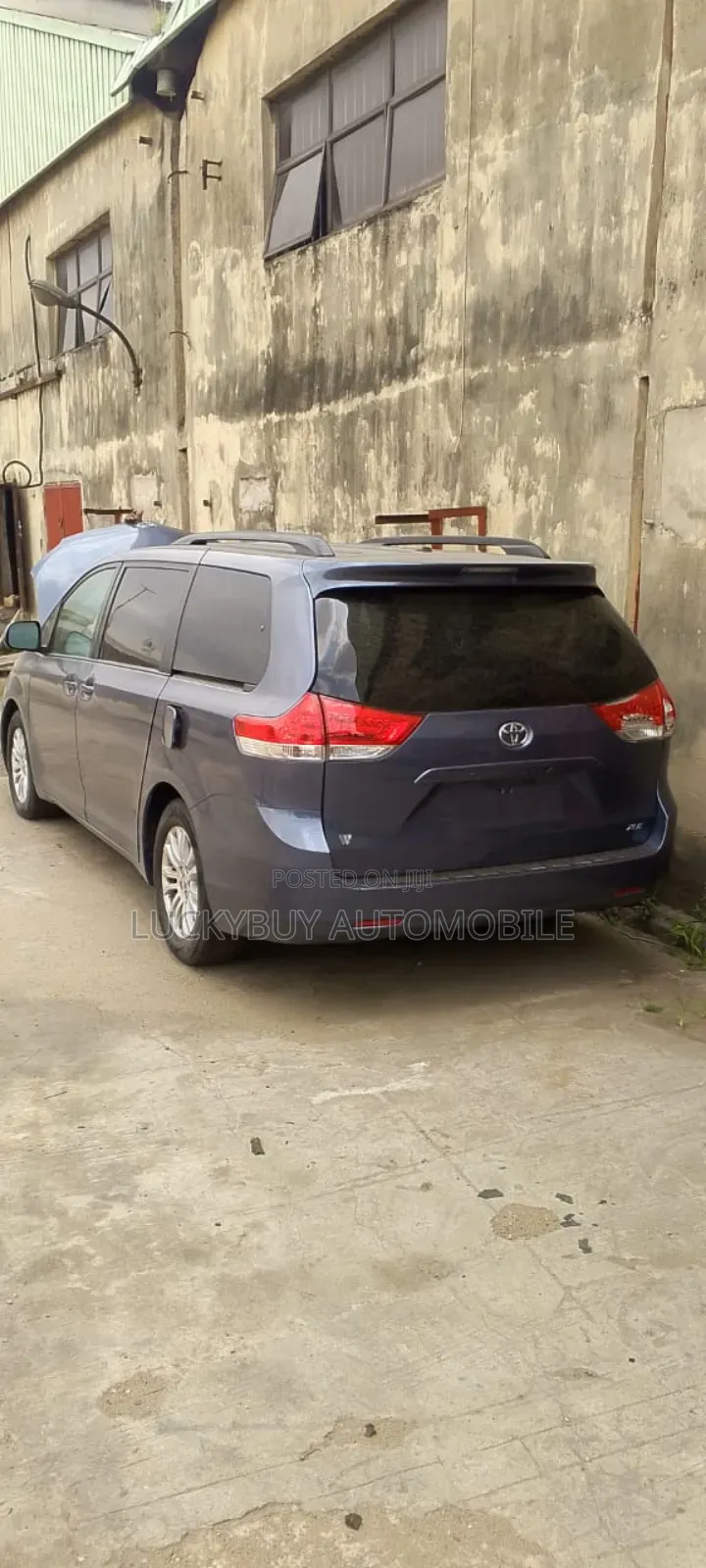 Toyota Sienna XLE 7-Passenger 4dr Minivan AWD (3.5L 6cyl 6A) 2014 Gray