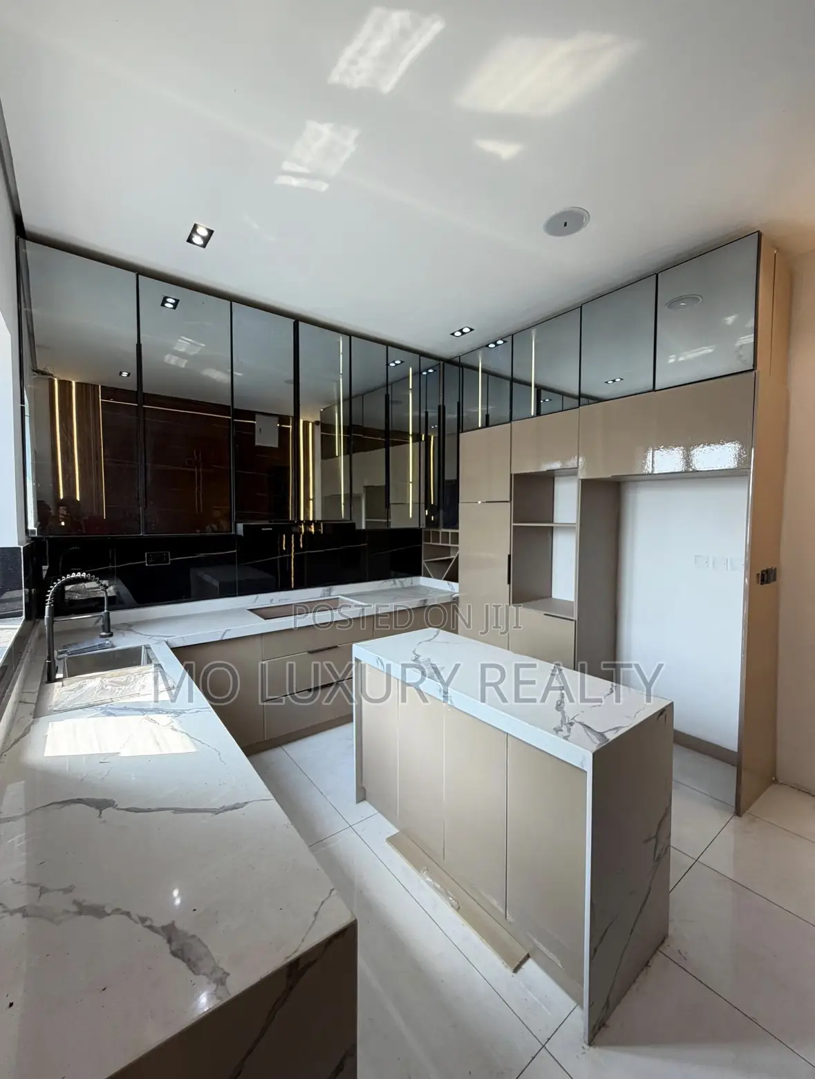 4bdrm Townhouse/Terrace in Ikota for sale