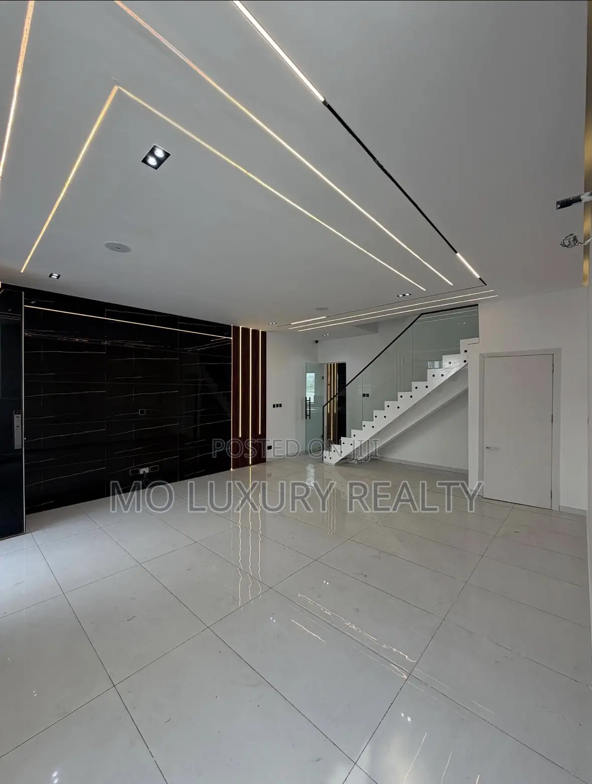 4bdrm Townhouse/Terrace in Ikota for sale