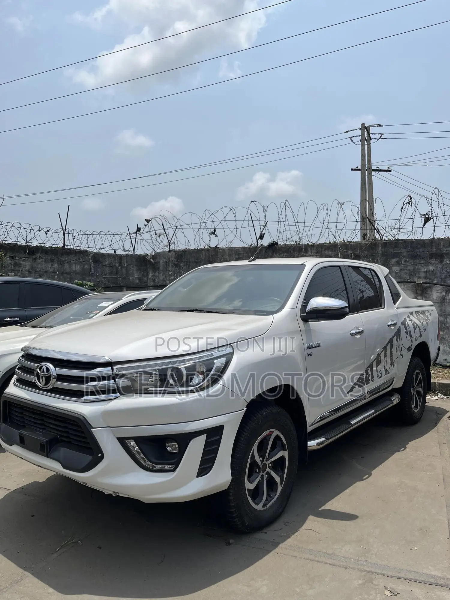 Toyota Hilux Revo Double Cab Petrol 2.7 RWD 2019 White