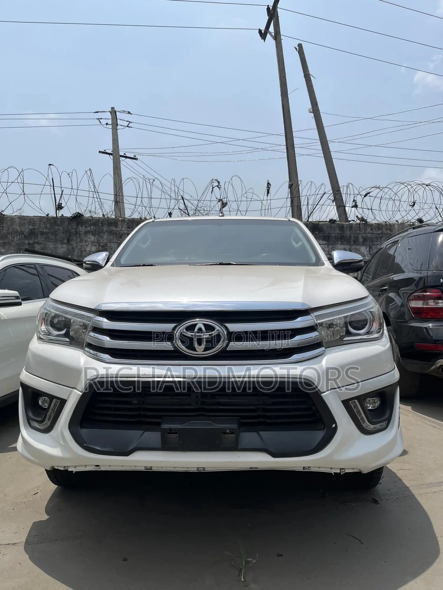 Toyota Hilux Revo Double Cab Petrol 2.7 RWD 2019 White