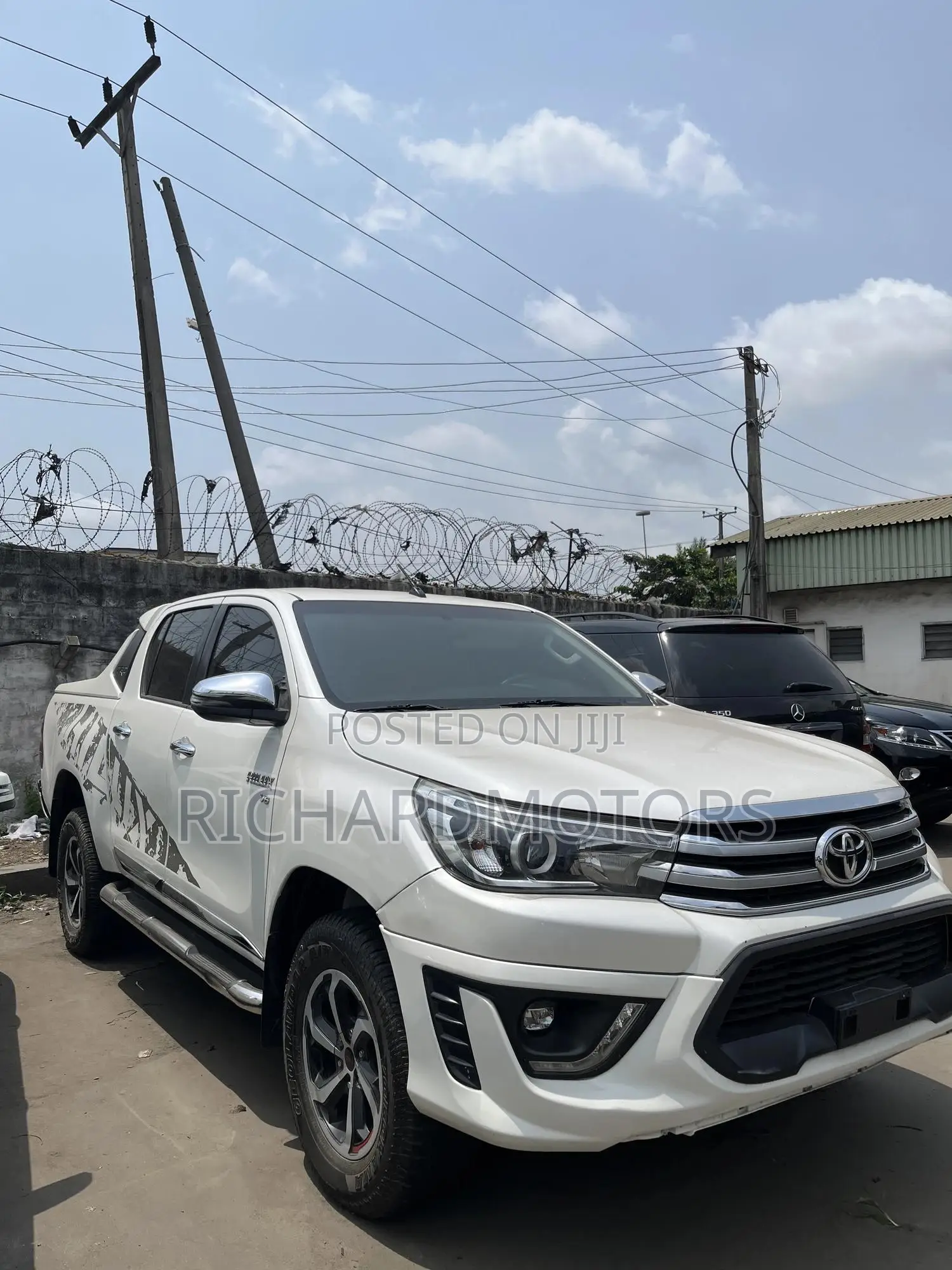 Toyota Hilux Revo Double Cab Petrol 2.7 RWD 2019 White
