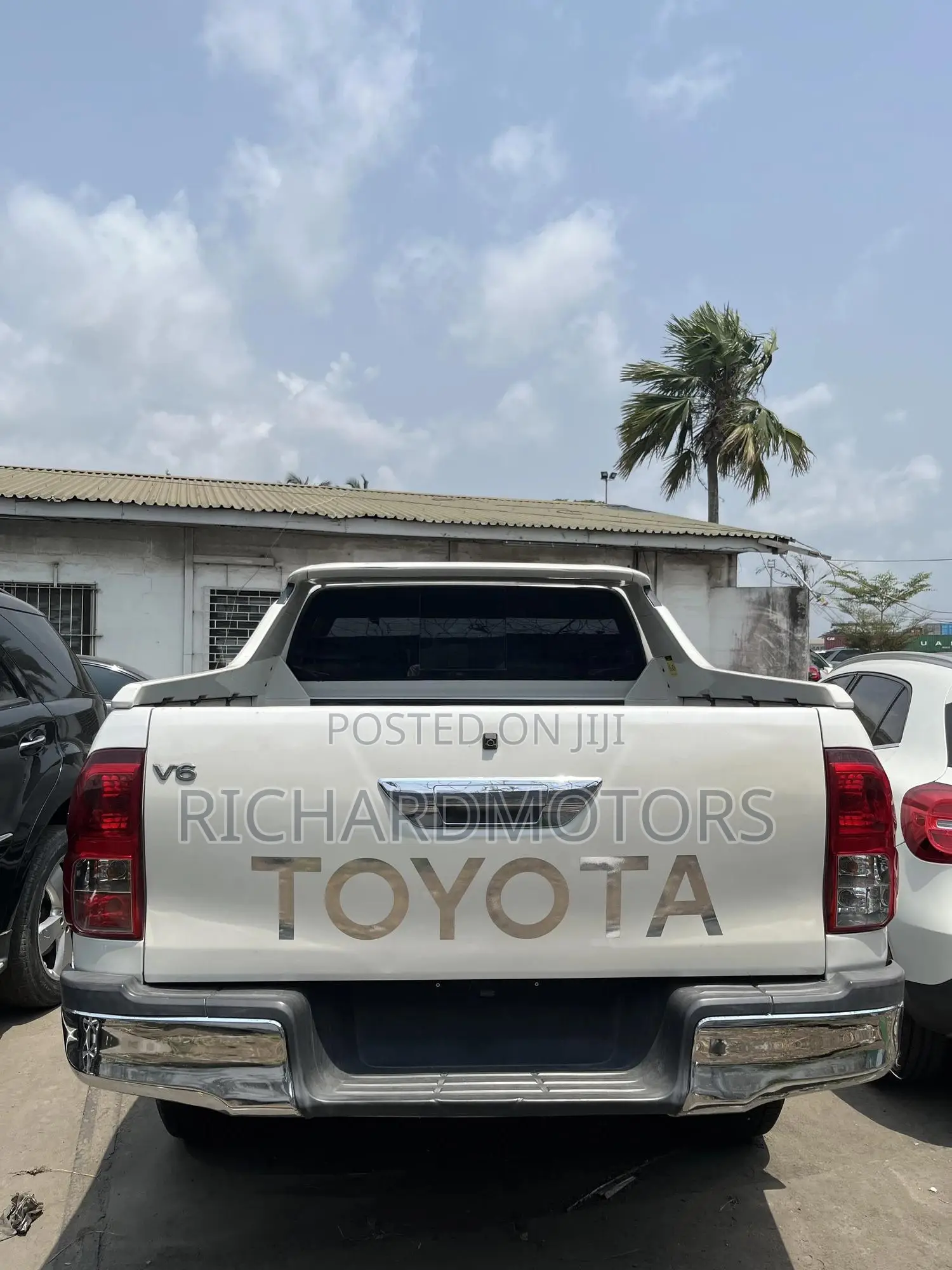 Toyota Hilux Revo Double Cab Petrol 2.7 RWD 2019 White