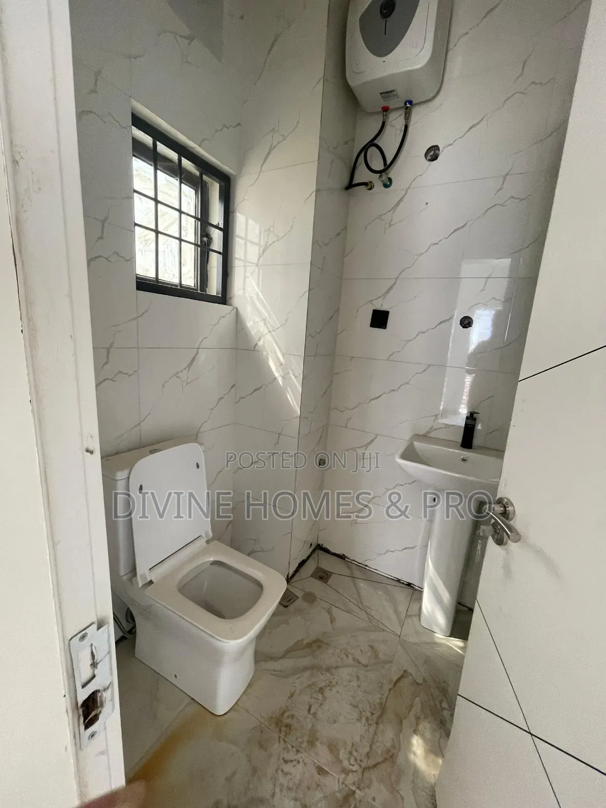 2bdrm Block of Flats in Nigeria Ghana School, Life Camp for sale