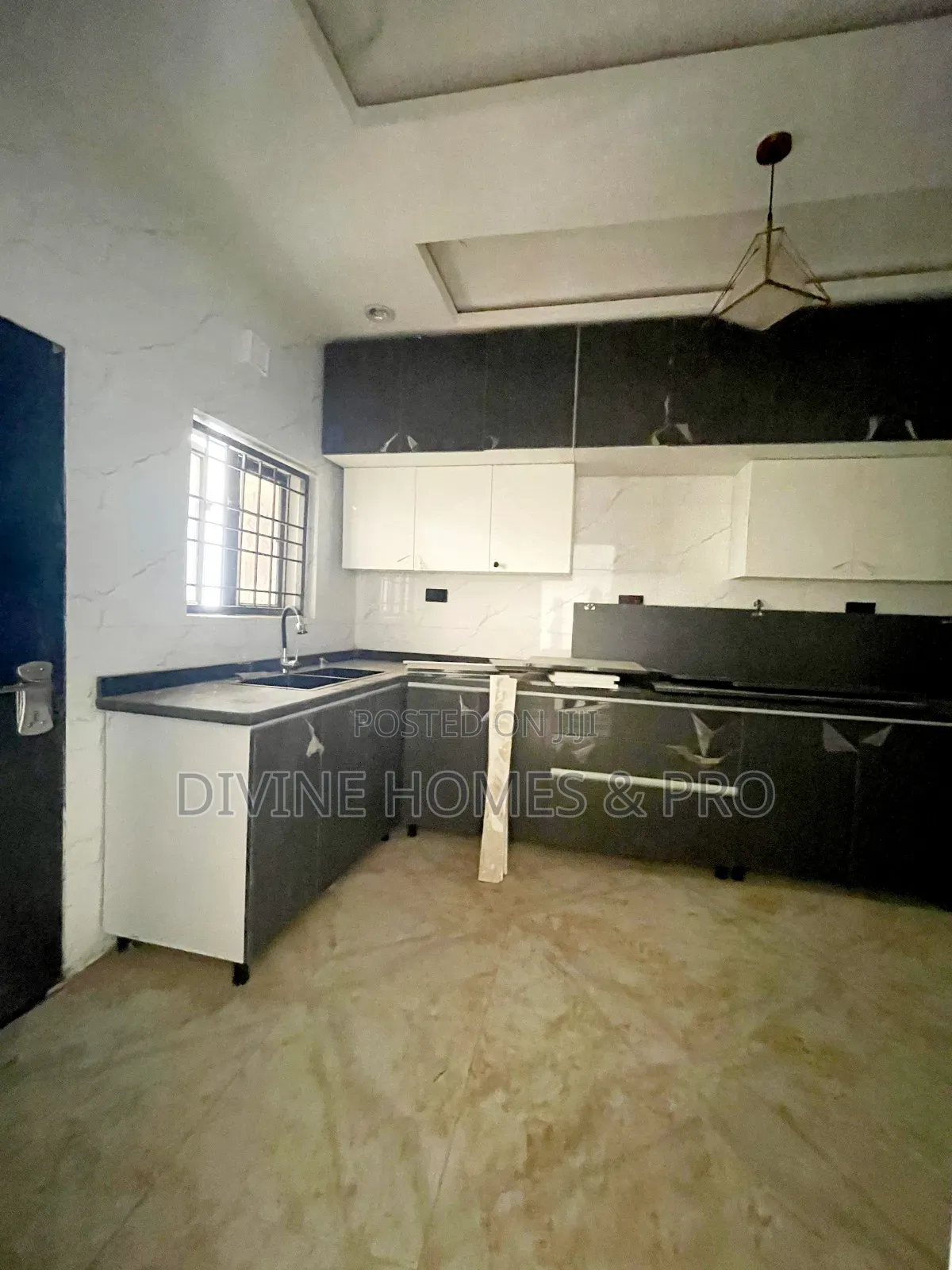 2bdrm Block of Flats in Nigeria Ghana School, Life Camp for sale