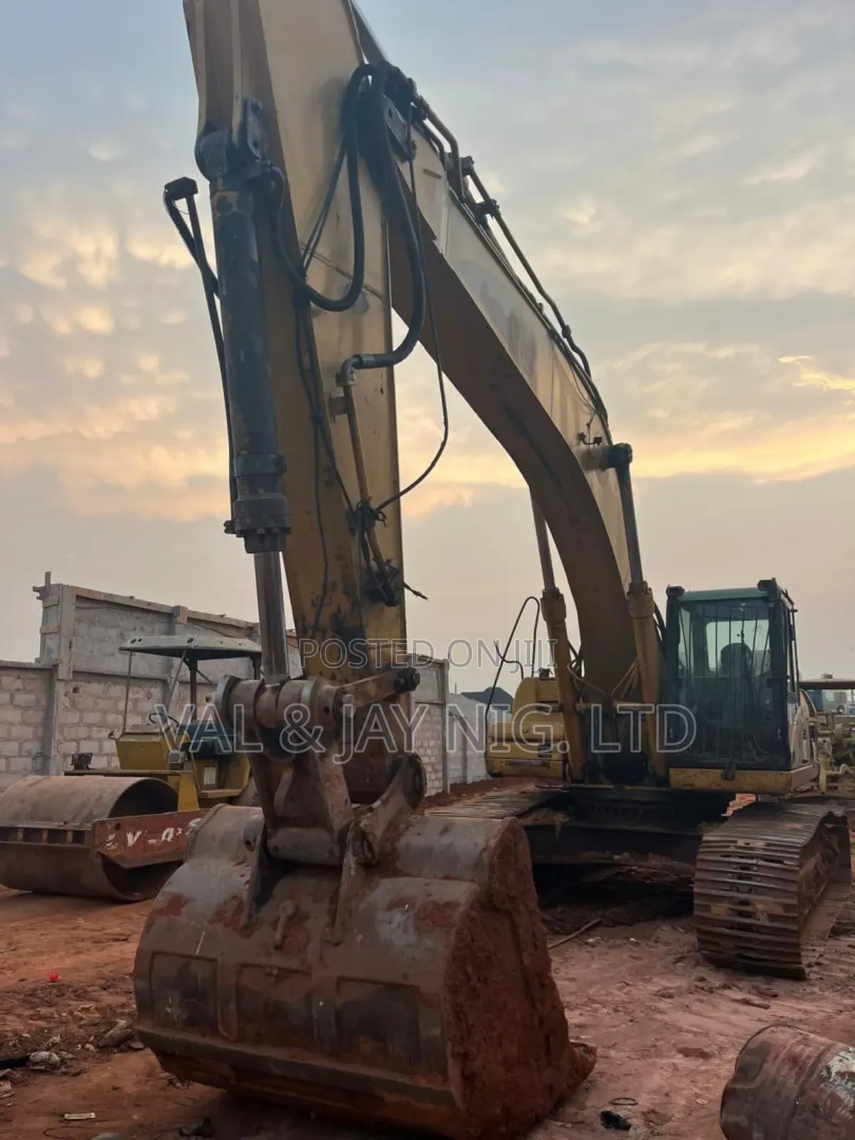 Cat Excavator 330dl - Company Use