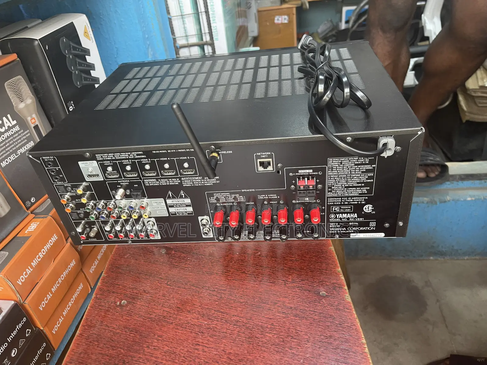 Musiccast Rx-V681 Yamaha Amplifier