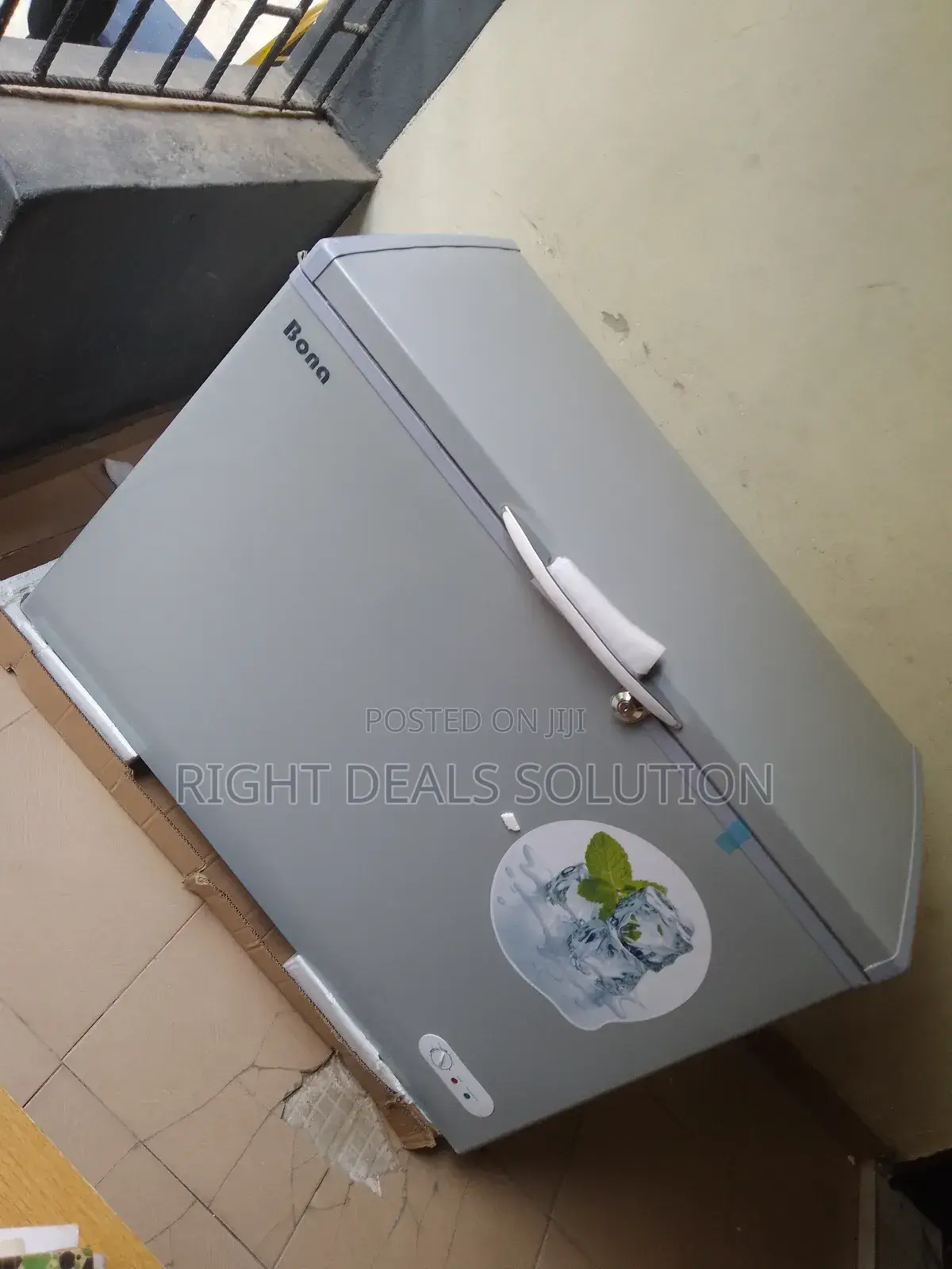 Sustainable Storage: Bona 318 Litres Solar Chest Freezer