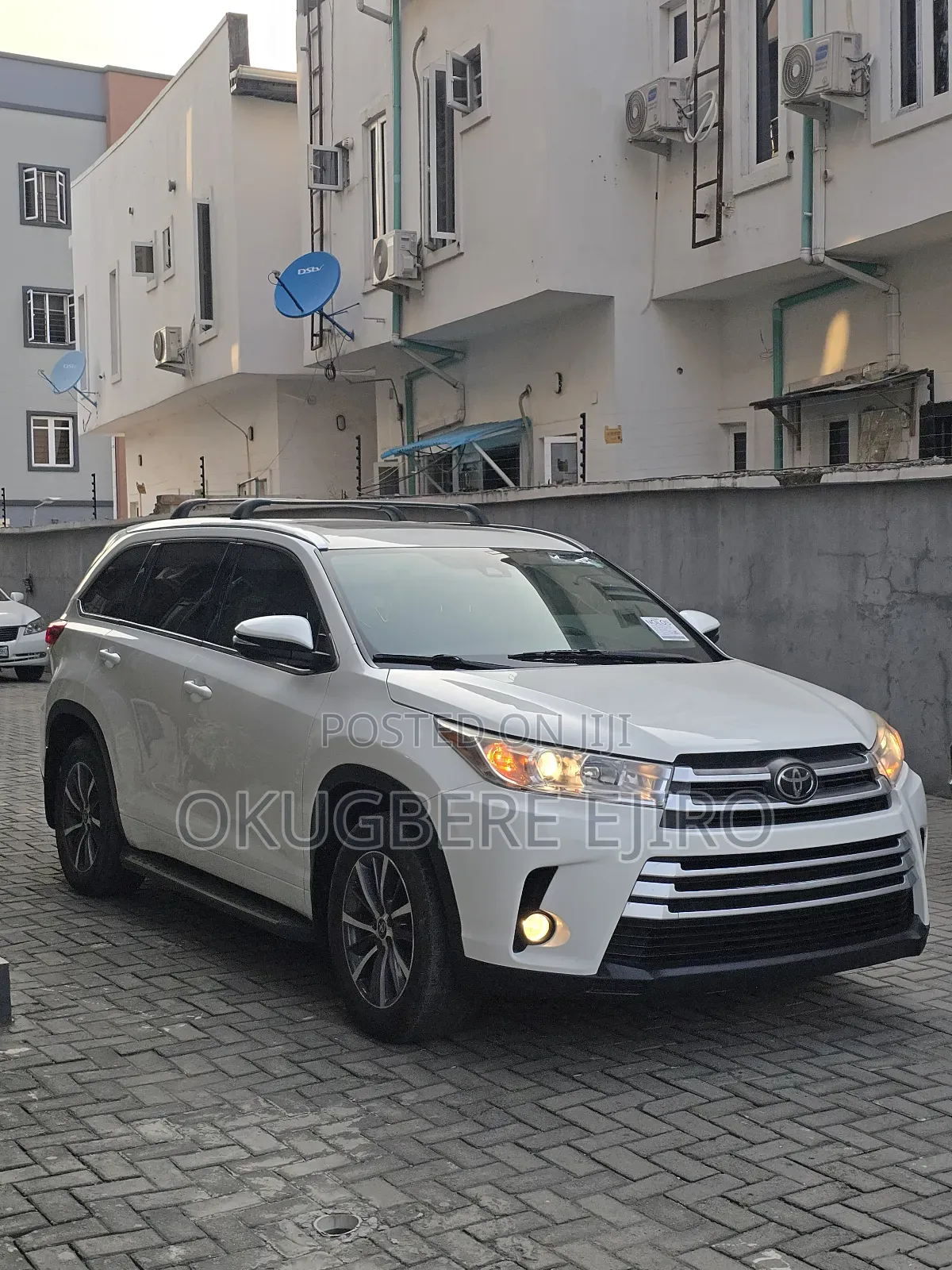 Toyota Highlander XLE 4x4 V6 (3.5L 6cyl 8A) 2017 White