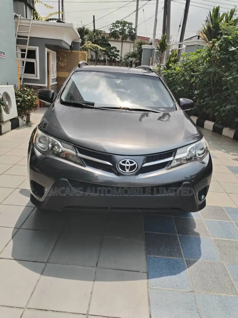 Toyota RAV4 LE 4dr SUV (2.5L 4cyl 6A) 2014
