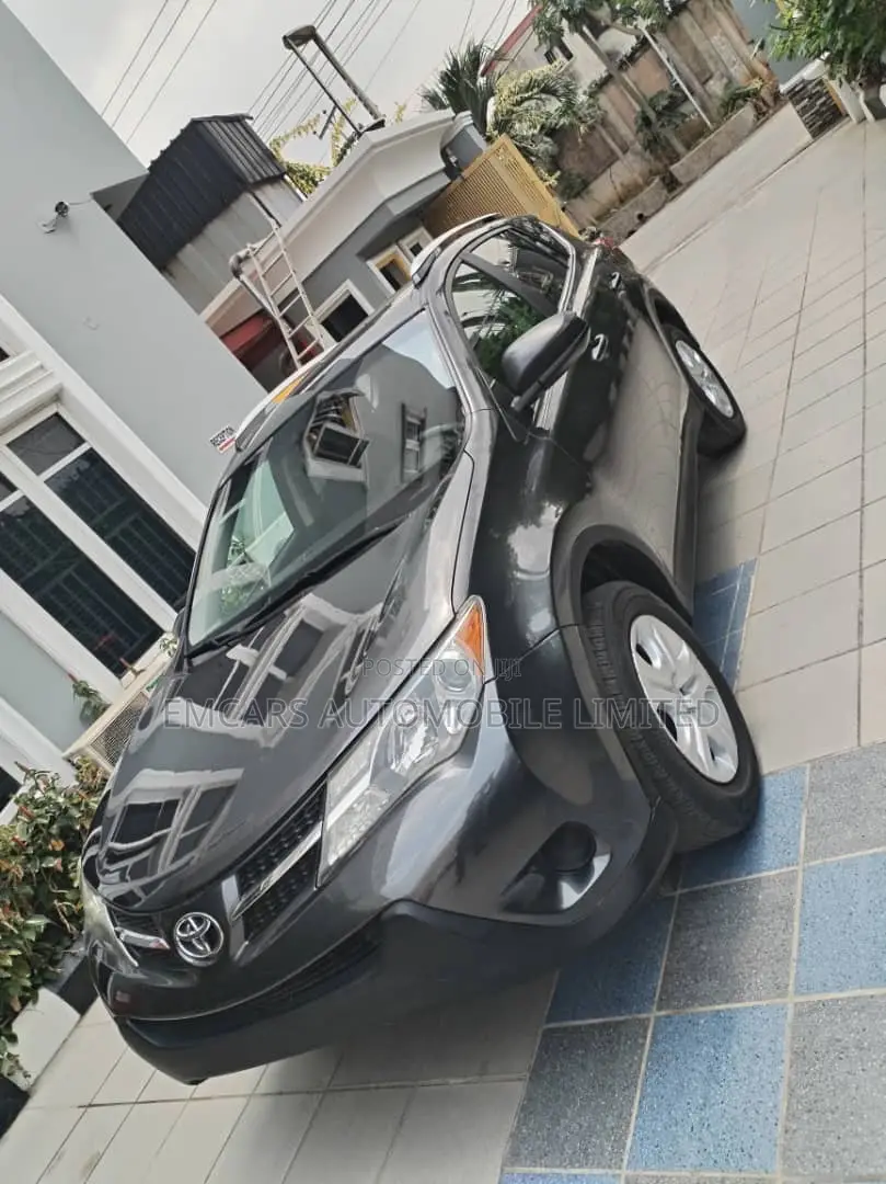 Toyota RAV4 LE 4dr SUV (2.5L 4cyl 6A) 2014