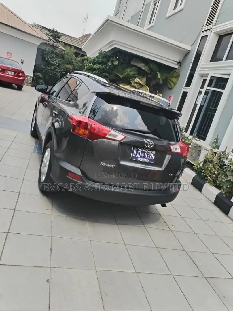 Toyota RAV4 LE 4dr SUV (2.5L 4cyl 6A) 2014