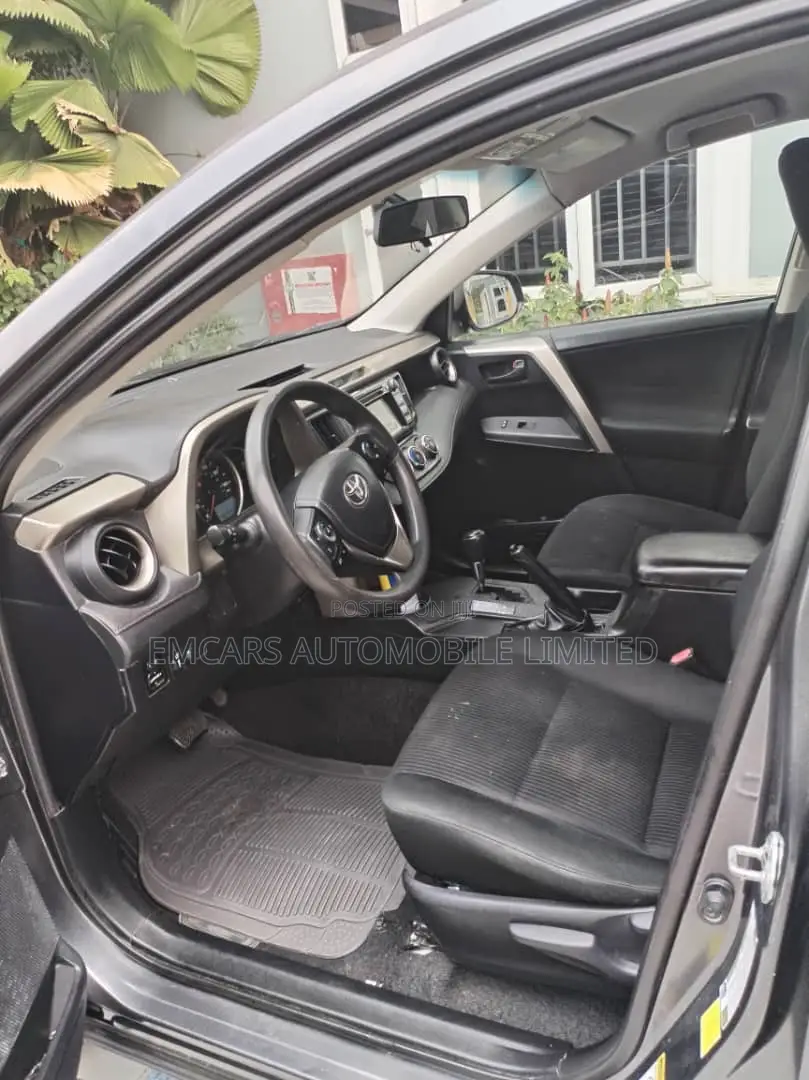 Toyota RAV4 LE 4dr SUV (2.5L 4cyl 6A) 2014