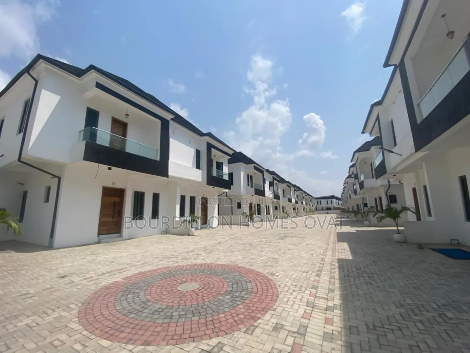 4bdrm Duplex in Harris Drive By Vgc for rent