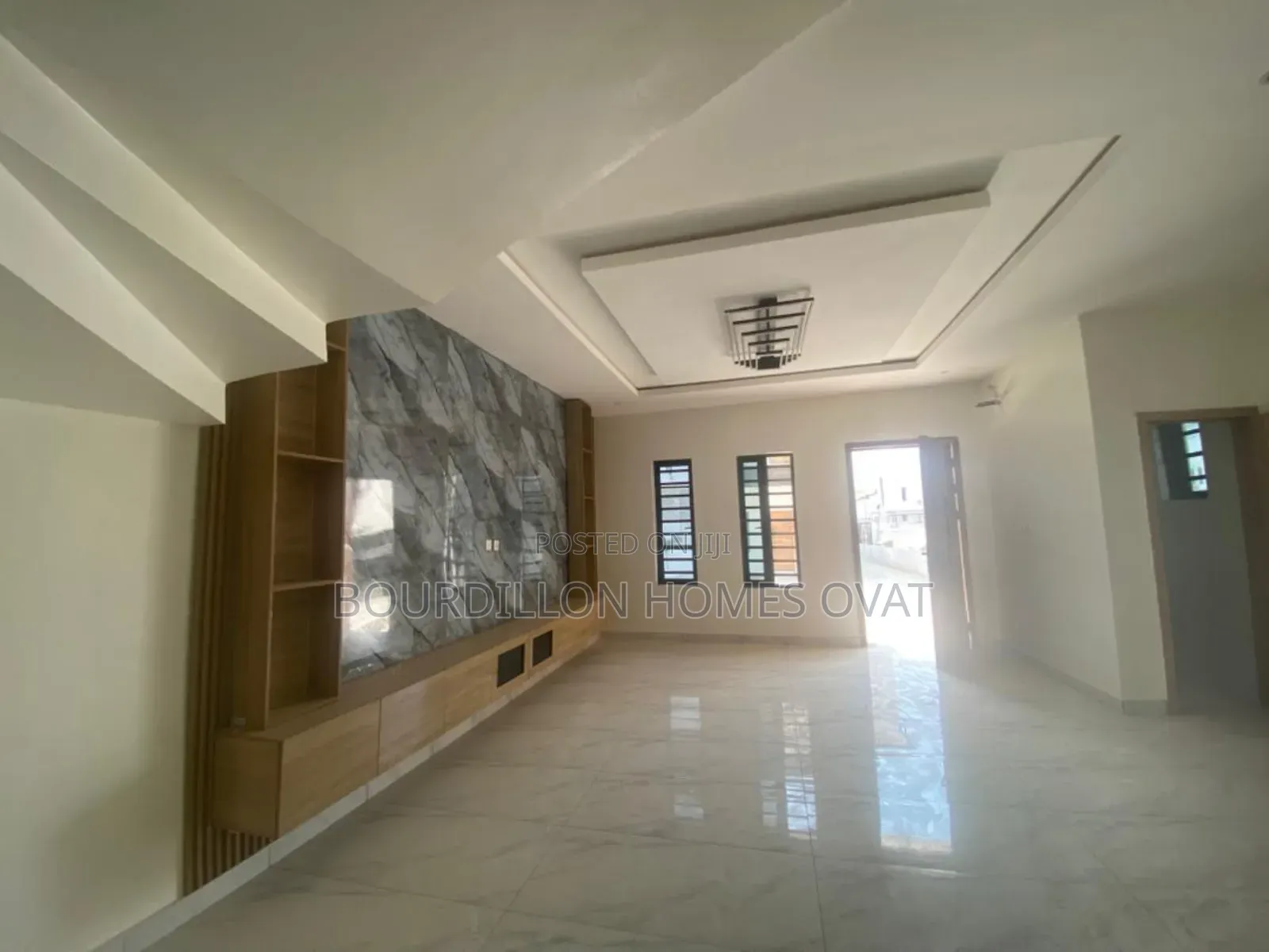4bdrm Duplex in Harris Drive By Vgc for rent