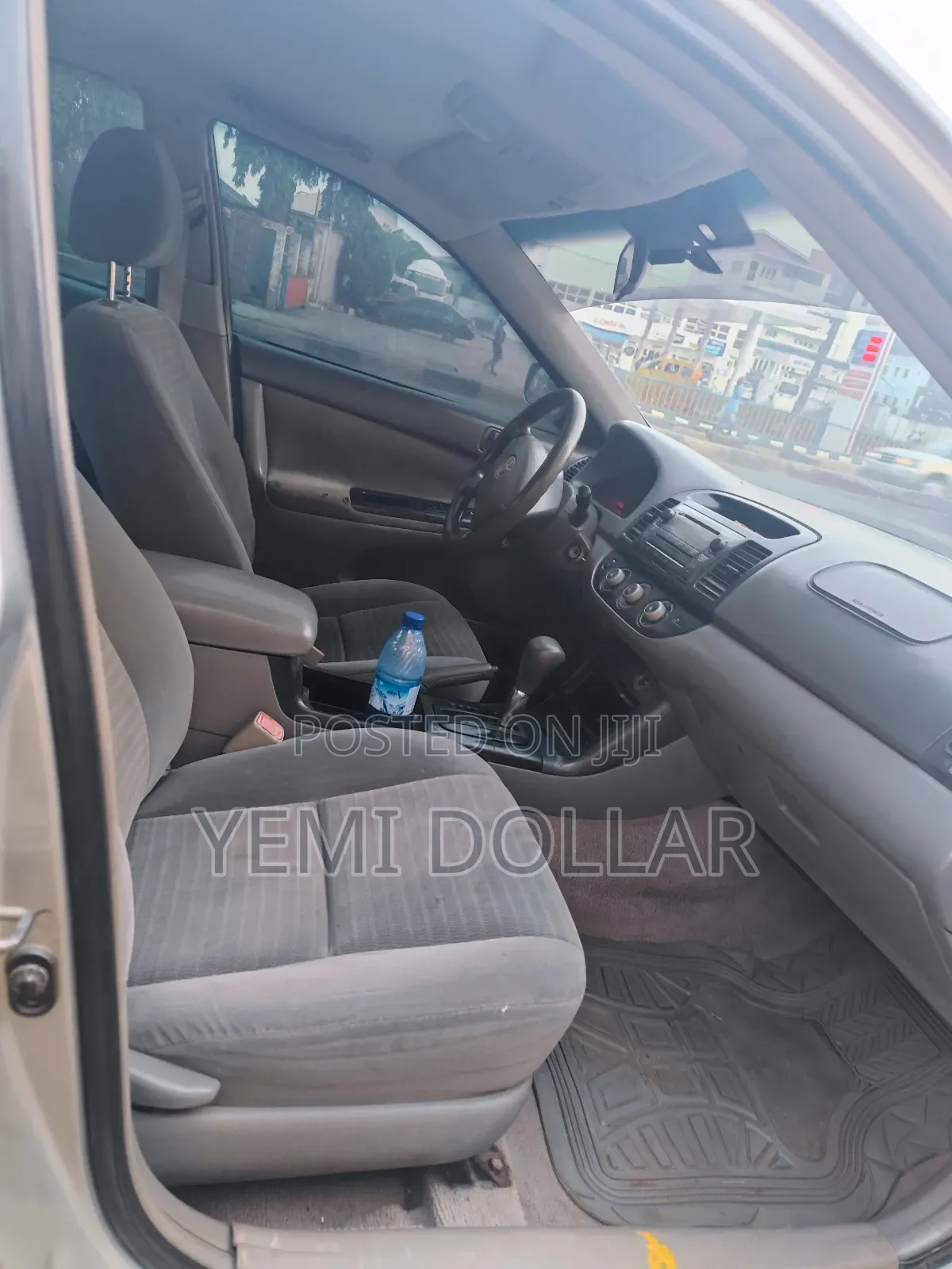 Toyota Camry LE 4dr Sedan (2.4L 4cyl 5A) 2005 Silver