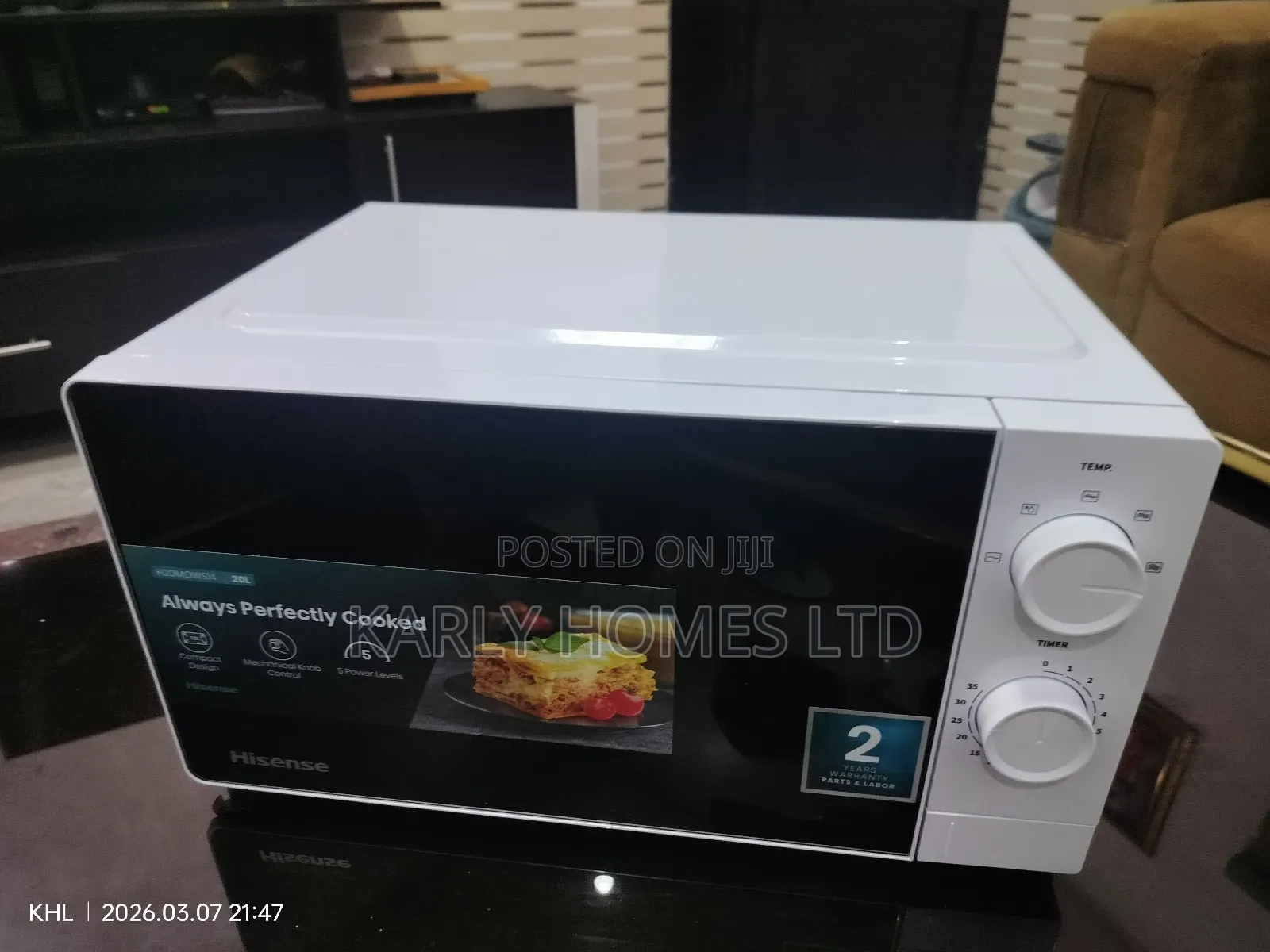 * Compact Powerful Microwave Oven*