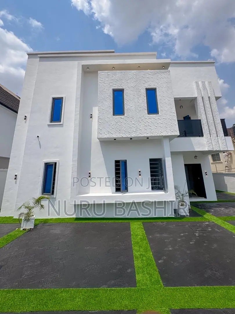 4bdrm Duplex in Oluyole Estate for sale