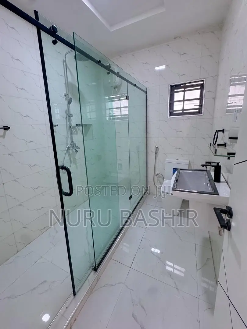 4bdrm Duplex in Oluyole Estate for sale