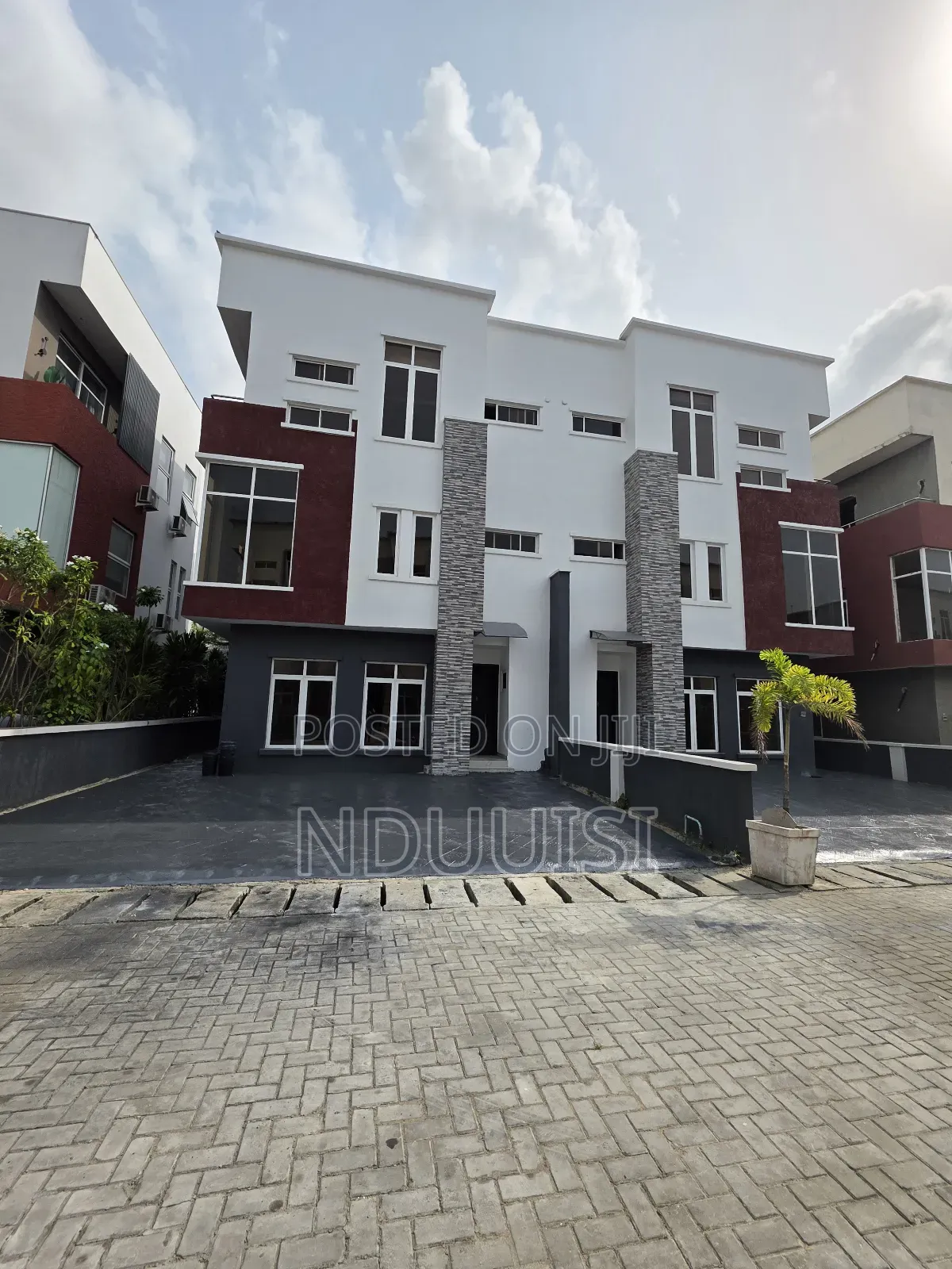 4bdrm Duplex in Osapa london for sale