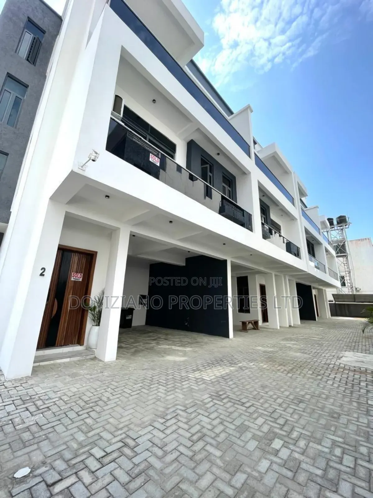 4bdrm Duplex in Ologolo for sale