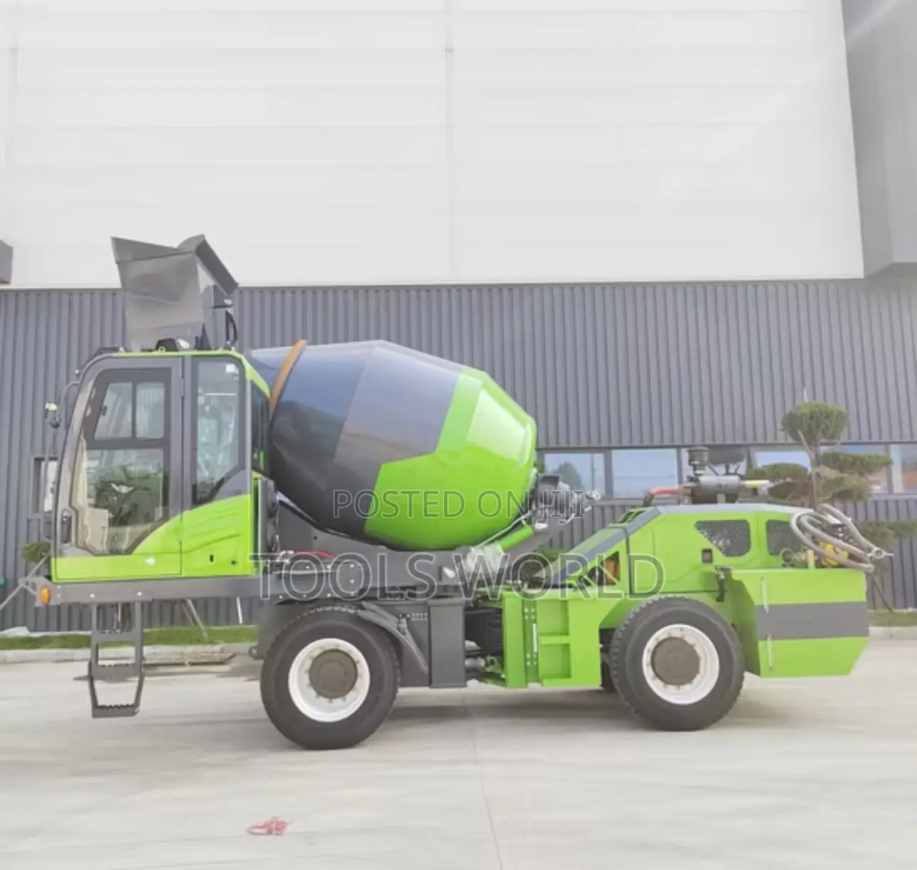 Efficient on-Site Mixing – 3.5m3 Mobile Self-Loading Concrete Mixer